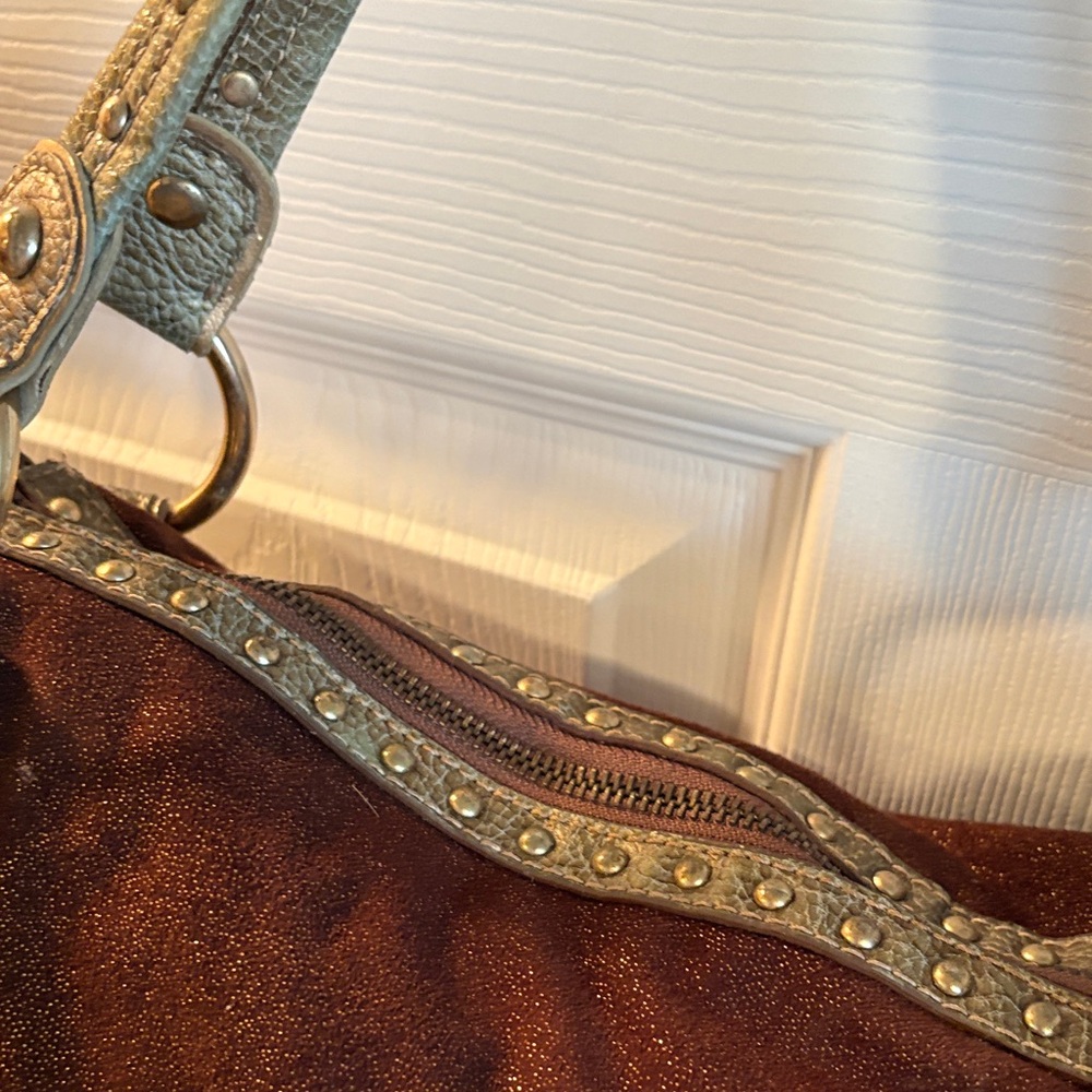 Brown Sparkle Suede Handbag with Gold Accents Charm Keychain Kathy Van Zeeland - Picture 6 of 16